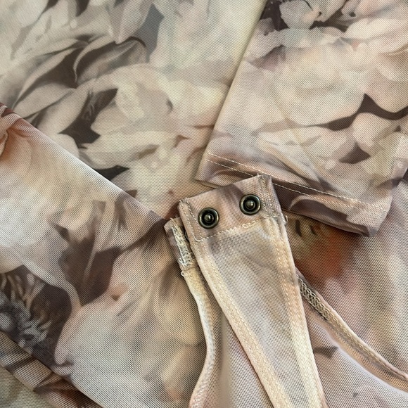 NWT Express sheer bodysuit- M - Picture 4 of 6